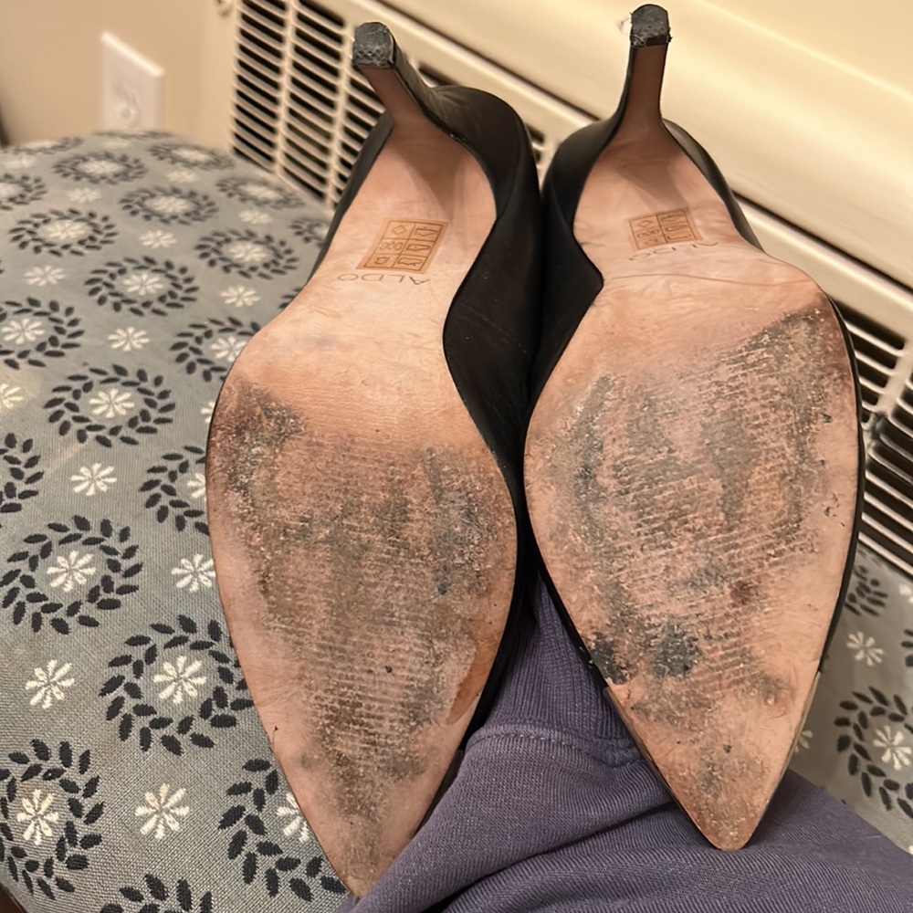 Aldo Pumps With Gold Tip Gem